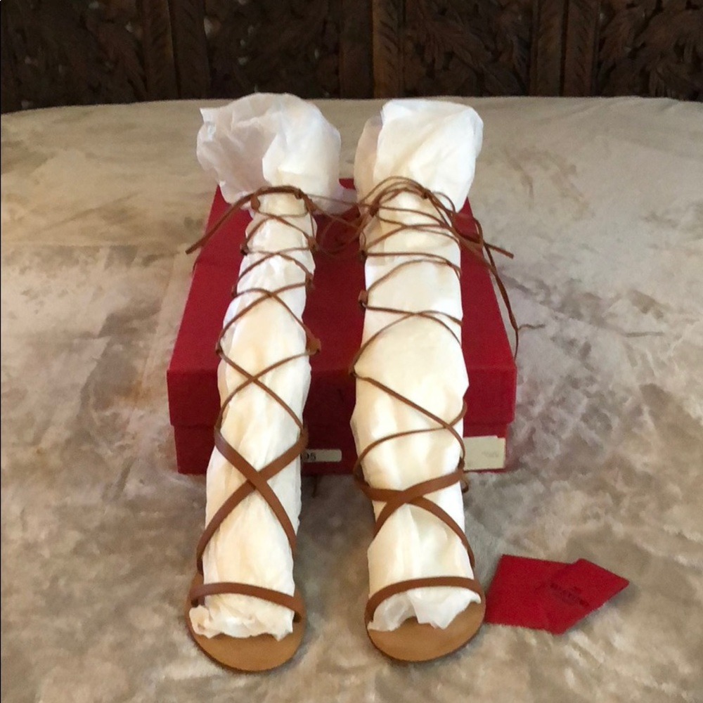 VALENTINO GARAVANI
knee high gladiator sandals